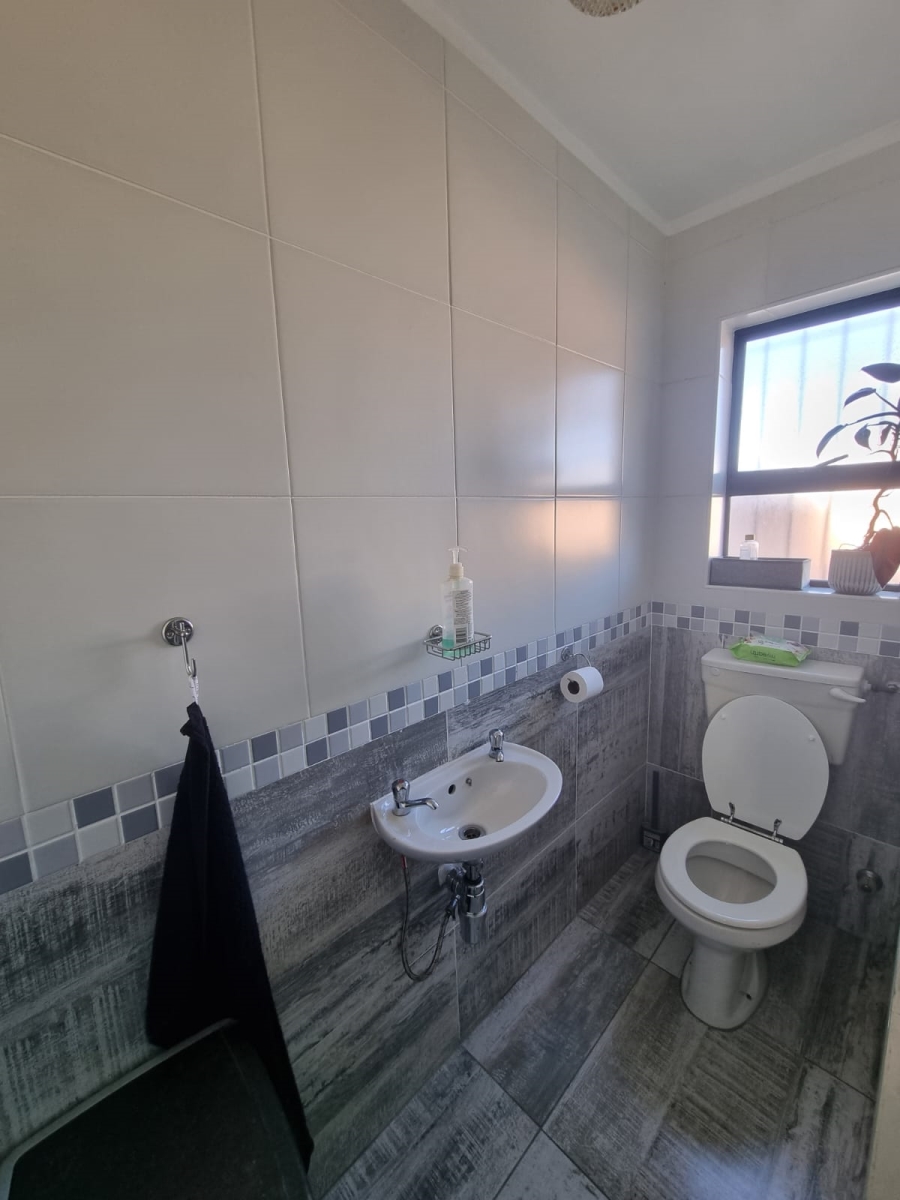 To Let 3 Bedroom Property for Rent in Southfield Western Cape